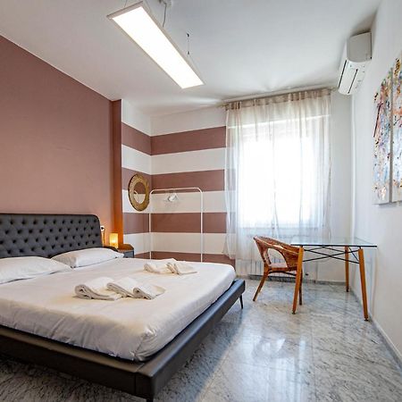 Elegante Camera Con Finiture Di Lusso Appena Ristrutturata Marina Di Carrara Eksteriør billede