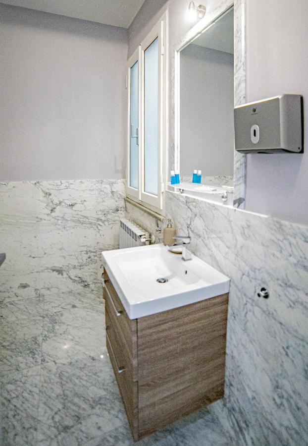 Elegante Camera Con Finiture Di Lusso Appena Ristrutturata Marina Di Carrara Eksteriør billede