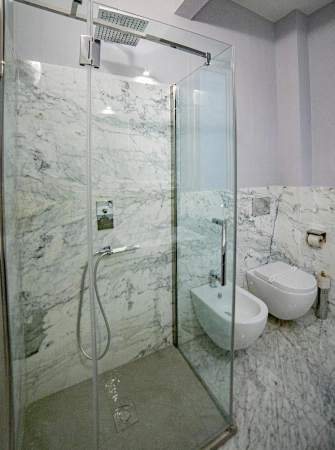 Elegante Camera Con Finiture Di Lusso Appena Ristrutturata Marina Di Carrara Eksteriør billede
